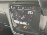 【オートエアコン】一度お好みの温度に設定すれば、車内の温度を検知し風量や温度を自動で調整。暑い&hellip;寒い&hellip;と何度もスイッチ操作をする必要はありません。快適な車内空間には必須の機能ですね♪