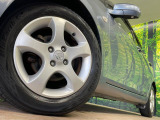 【純正15インチアルミホイール】外観にマッチした純正アルミホイールを装着しております。各種社外アルミホイールや、スタッドレスタイヤも取扱いしております。是非ご相談ください♪
