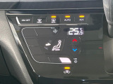 【オートエアコン】一度お好みの温度に設定すれば、車内の温度を検知し風量や温度を自動で調整。暑い&hellip;寒い&hellip;と何度もスイッチ操作をする必要はありません。快適な車内空間には必須の機能ですね♪
