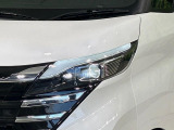 【LEDヘッドライト】悪天候や夜間走行時も良好な視界を確保し安心して運転できる高輝度LEDヘッドライトを装備!点灯速度が早く、消費電力も抑えられています。