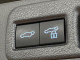 【パワーバックドア】スマートキーや運転席のボタンを押すだけでリアゲートが自動で開閉します!荷物を持っている時や、高い位置にあるバックドアを閉める際に便利な機能です♪