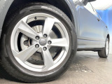 ●純正17インチアルミホイール:輸入車ならではの卓越した走りを支えるホイールと足回りです!日本車の走りに慣れている方にもぜひ体感して頂きたいほど、高いレベルでまとまっています!