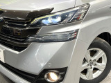 【LEDヘッドライト】悪天候や夜間走行時も良好な視界を確保し安心して運転できる高輝度LEDヘッドライトを装備!点灯速度が早く、消費電力も抑えられています。
