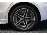 メルセデスの認定中古車「サーティファイドカー」では、万一お車が故障した場合も、ご購入後1年間もしくは2年間※は走行距離にかかわらずメルセデス・ベンツ正規サービスネットワークで無料修理いたします