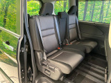 後部座席も気になるようなキズ・汚れやへたり等、大きなダメージはなく、良好な状態です。