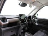 ダイハツのお店では、ダイハツ車を知り尽くしたプロフェッショナルが、専用の診断機器を使って各システムを点検しております。