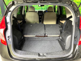 普段のお買い物や通勤、送迎等に十分な荷室スペースを確保しております。セカンドシートを倒すと、大きな荷物の積載も可能です♪
