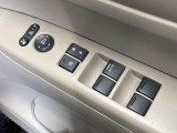 【電動格納ミラー】サイドミラーは電動格納式となっており、狭い駐車場でもキズがつくリスクを抑えられます。