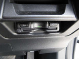 見栄えよくすっきりと収まるETC車載器です。高速道路の料金所をスムーズに通過でき、快適なドライブをサポートします。(※支払総額にセットアップ費用は含まれておりません。)