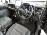 シンプルで使いやすいデザインの運転席です。