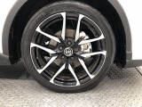 【GR専用アルミホイール】です。GRシリ-ズ車専用ホイールで軽くて」、見た目にもカッコイイアルミホイール♪洗車もラクチンで錆びません。