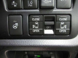 両側パワースライドドア付きだから、狭い駐車スペースなどでの 乗り降りラクラク!小さなお子さまのいるご家庭には嬉しい装備。