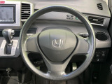 インテリアに合わせたデザインのステアリングは、運転される方のことも考え、運転しやすい形状、大きさです。是非一度、実際に触ってお確かめください。