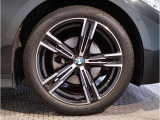 【BMWアロイホイル】軽量かつ強度に拘ったアロイホイル。走行性能ポテンシャルを引き出す設計。車の足元を引き締めてくれる大きなポイントはアロイホイルです。