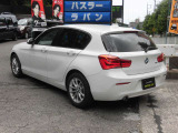 こちらの1シリーズはオークション評価5点中4点評価がついている状態の良い車両になります^^定休日無しで営業しておりますので、お気軽にお立ち寄り下さい^^