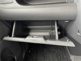 【グローブボックス】大容量のグローブボックスです!!車検証ケース他、日頃使う小物類の収納スペースもたくさんあります!
