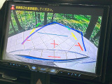 【バックカメラ】駐車時に後方がリアルタイム映像で確認できます。大型商業施設や立体駐車場での駐車時や、夜間のバック時に大活躍!運転スキルに関わらず、今や必須となった装備のひとつです!