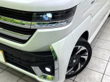 【LEDヘッドライト】悪天候や夜間走行時も良好な視界を確保し安心して運転できる高輝度LEDヘッドライトを装備!点灯速度が早く、消費電力も抑えられています。