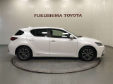 【まるごとクリーニング】シートを取り外し、車内を徹底洗浄。隅々まで丁寧に仕上げています。