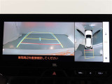 パノラミックビューモニター付きです。車両を上から見たような映像をモニター画面に表示。運転席からの目視では見にくい、車両周辺の状況をリアルタイムでしっかり確認できます。