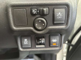 運転席右下のスイッチで各機能の切り替えや操作ができます。