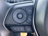 ステアリングスイッチ付き。前方から目を離すことなく操作することが可能です。