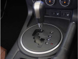 【シフトレバー】シフトもとても操作しやすいデザインになっております。運転する人の事を第一に考えた操作性の高い仕様です。