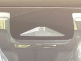【ホンダセンシング】走行中に前方の車両等を認識し、衝突しそうな時は警報とブレーキで衝突回避と被害軽減をアシスト。より安全にドライブをお楽しみいただけます。