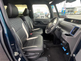 運転席シート廻りは使用感も少なく、良好な状態となっています。丁寧に使われていたことがよくわかりますね。