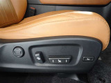 パワーシート搭載。微妙な調整が手軽にでき、ピッタリのポジションで運転することが可能です。