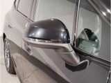 【BMWミラー】視認性の高いスタイリッシュなミラー。自動防眩機能も付いており夜間のドライビングをサポートします。