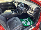 高いホールド性で運転姿勢が安定します。長距離ドライブでも疲れにくいのが魅力です。快適なドライビングライフをお送りください♪