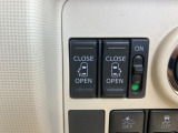 【両側スライドドア】駐車場で隣の車との間隔が狭く乗りにくい時、スライドドアなら安心!ドアオープン時も幅を取らず、開口部が広いので乗り降りがとっても簡単です。大きな荷物の出し入れも後席から可能♪