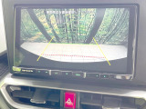 【バックカメラ】駐車時に後方がリアルタイム映像で確認できます。大型商業施設や立体駐車場での駐車時や、夜間のバック時に大活躍!運転スキルに関わらず、今や必須となった装備のひとつです!