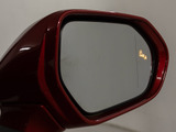 BSM(ブラインドスポットモニタ)!隣の車線を走る車両をレーダーで検知し、ドアミラーでは確認しにくい後側方エリアに存在する車両に加えて、急接近してくる車両も検知します。