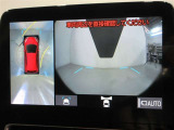 パノラミックビューモニター付きです。車両を上から見たような映像をディスプレイオーディオ画面に表示。運転席からの目視だけでは見にくい、車両周辺の状況をリアルタイムでしっかり確認できます。