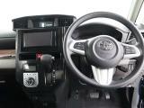 運転席から見たハンドルダッシュまわりになります。
