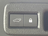 【パワーバックドア】スマートキーや運転席のボタンを押すだけでリアゲートが自動で開閉します!荷物を持っている時や、高い位置にあるバックドアを閉める際に便利な機能です♪