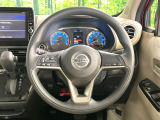 インテリアに合わせたデザインのステアリングは、運転される方のことも考え、運転しやすい形状、大きさです。是非一度、実際に触ってお確かめください。