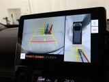 車体の前後左右に設置されたカメラにより、リアルタイムで安全確認ができるところが大きな魅力。十字路や駐車場、狭い路地での走行など、死角ができやすい場面で力を発揮します。