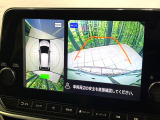 【アラウンドビューモニター】専用のカメラにより、上から見下ろしたような視点で360度クルマの周囲を確認することができます☆死角部分も確認しやすく、狭い場所での切り返しや駐車もスムーズに行えます。