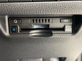 【ETC2.0(DSRC)】ETCカードを挿入すれば料金所はノンストップで通過できます。ETC限定の割引や、高速道路の情報提供サービスを利用できます。