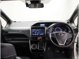 オシャレなインテリアで運転する気分も盛り上がりますよね^^