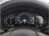 【明るく見やすいメーター】視認性が良く明るく見やすいメーター。運転者にとって見やすいメーターは運転していても疲れないですよね。