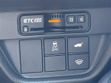【ETC2.0(DSRC)】ETCカードを挿入すれば料金所はノンストップで通過できます。ETC限定の割引や、高速道路の情報提供サービスを利用できます。