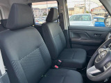 運転席まわりには十分なスペースがあり、大柄な方でもゆったり運転していただける環境です。