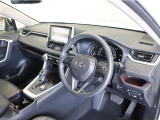 見通しのよいすっきりとした視界で、誰でも運転しやすいです。運転のしやすさは疲れにくさにも繋がりますよ♪