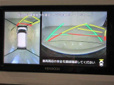 パノラミックビューモニター付きです。車両を上から見たような映像をディスプレイオーディオ画面に表示。運転席からの目視だけでは見にくい、車両周辺の状況をリアルタイムでしっかり確認できます。