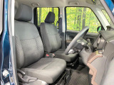 運転席まわりには十分なスペースがあり、大柄な方でもゆったり運転していただける環境です。