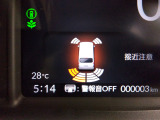 パーキングセンサー付です。障害物に接近すると、音や、画面でお知られします